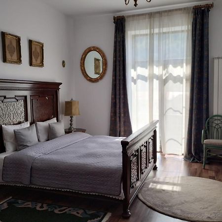 Il Piccolo Castello Busteni Luaran gambar