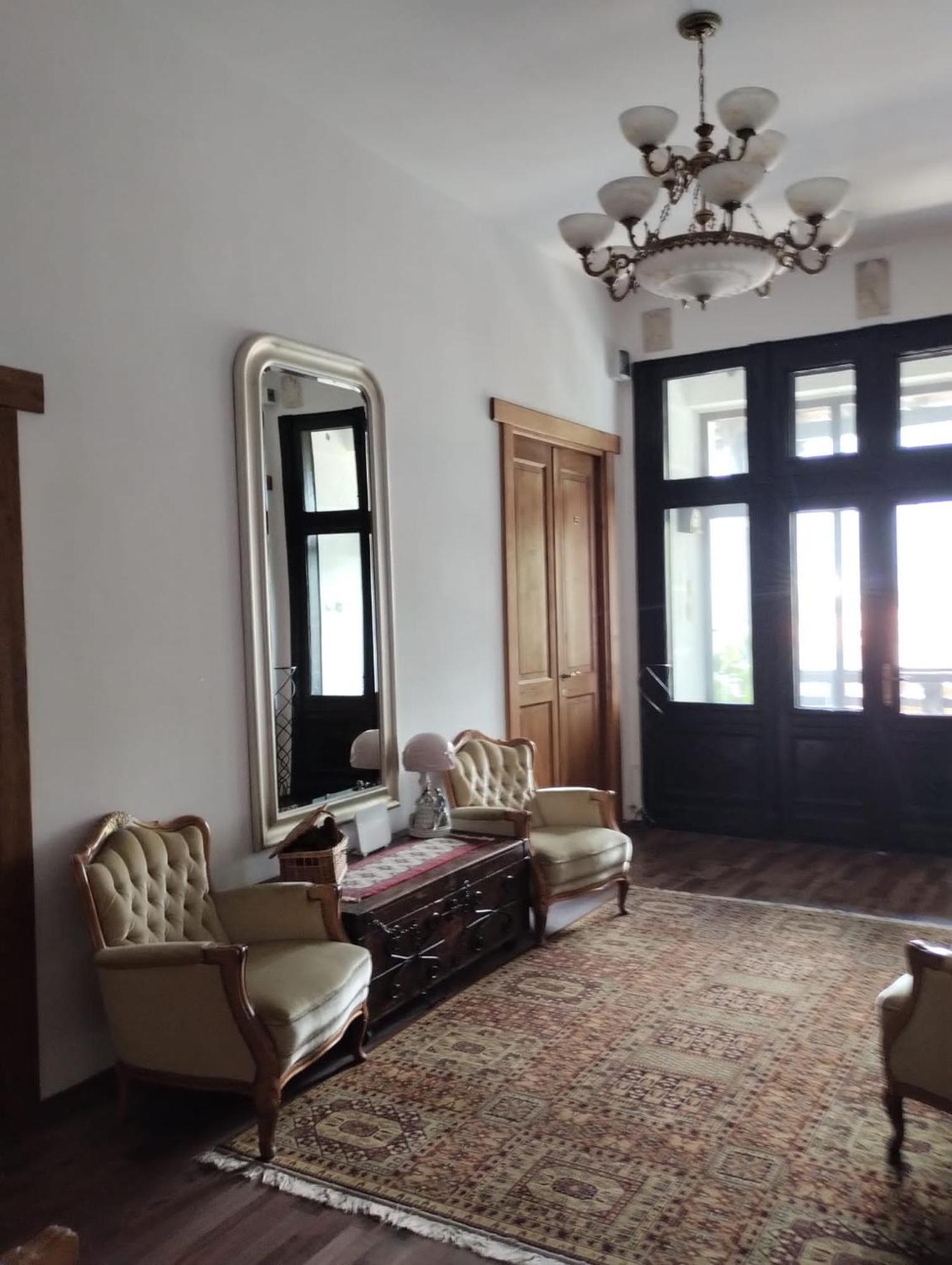 Il Piccolo Castello Busteni Luaran gambar
