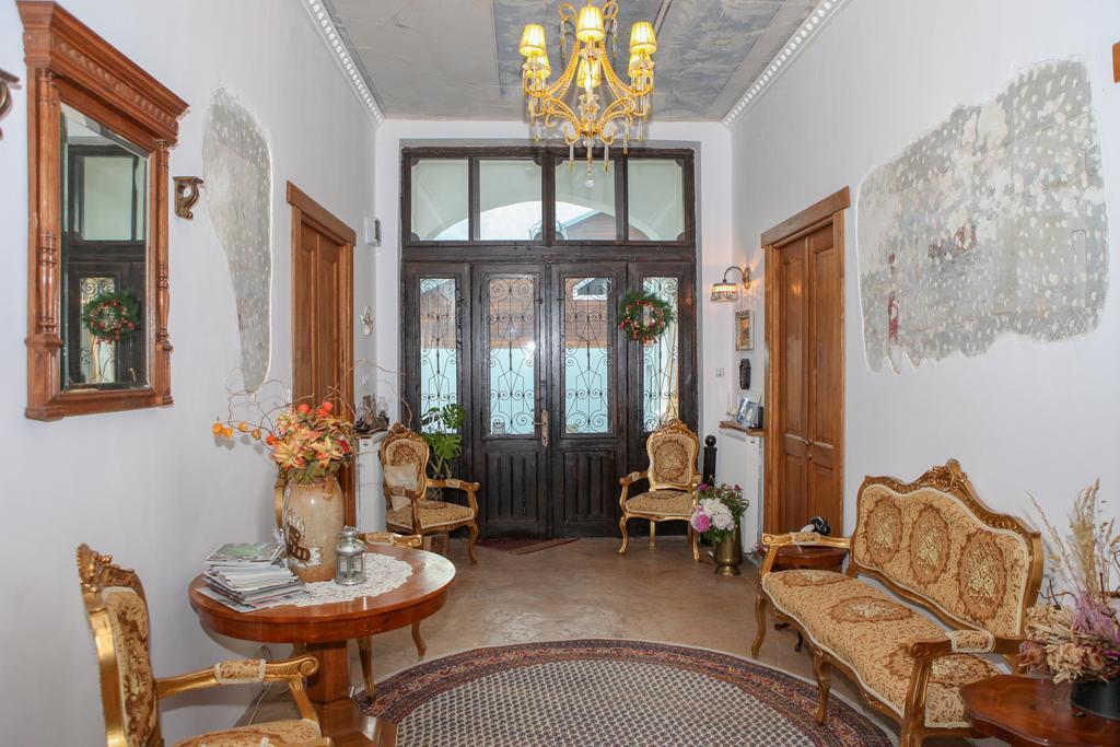 Il Piccolo Castello Busteni Luaran gambar