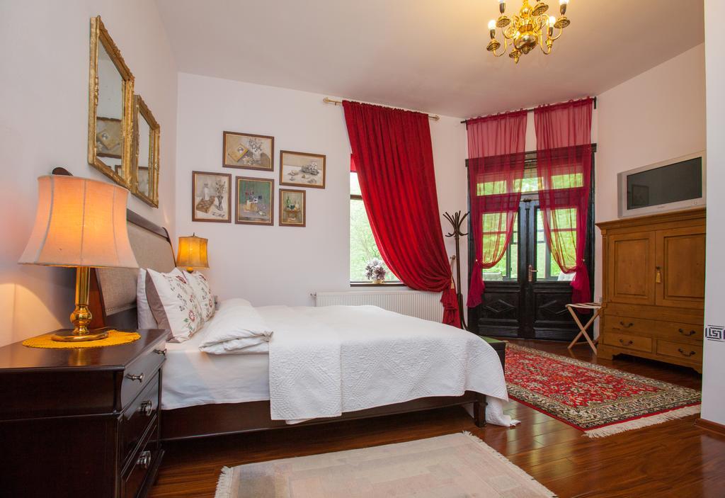 Il Piccolo Castello Busteni Luaran gambar
